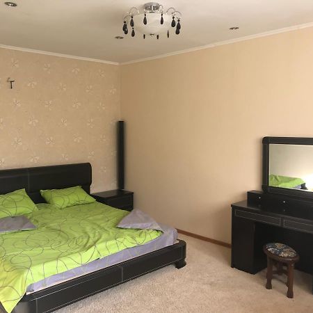 Apartment On Nebesnoi Sotni ชึโตเมอร์ ภายนอก รูปภาพ