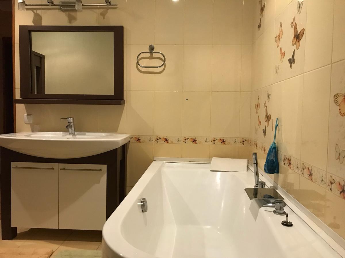 Apartment On Nebesnoi Sotni ชึโตเมอร์ ภายนอก รูปภาพ
